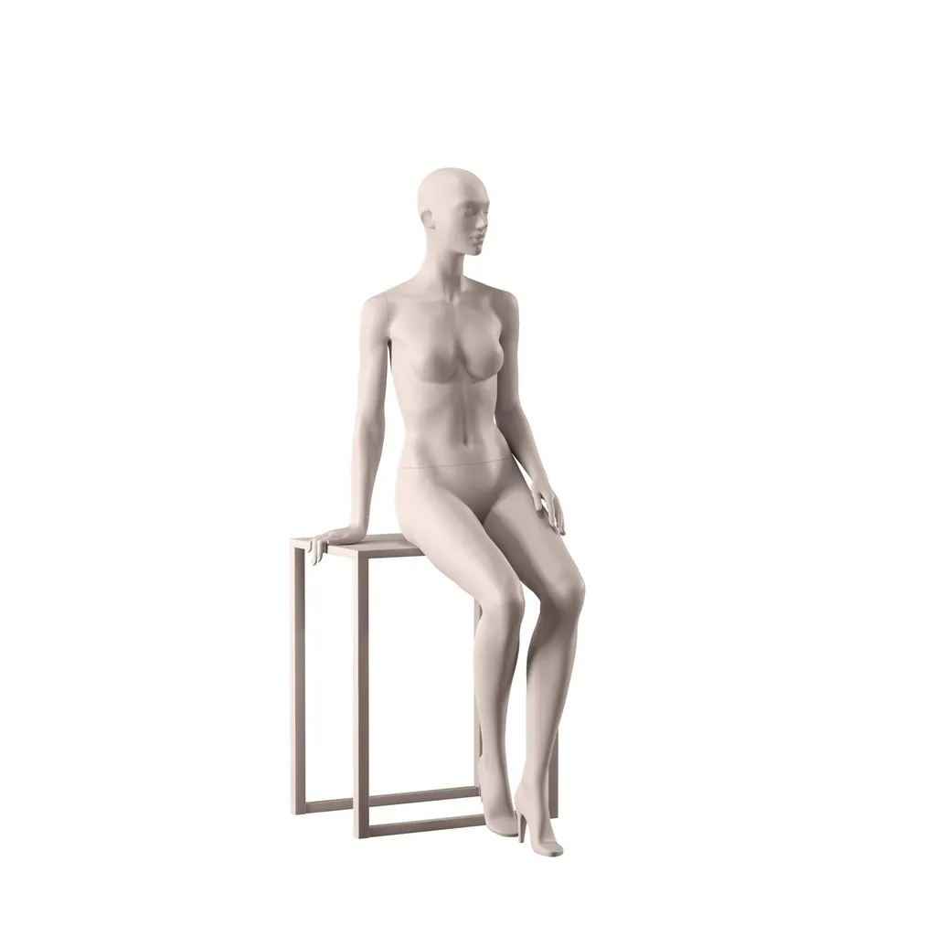 Mannequin lingerie, femme, bonnet B, couleur chair nude mat, pose assise 10B