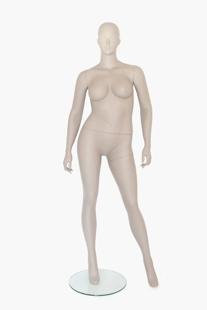 Maniquí mujer, plus size, cabeza abstracta, gris