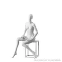 Mannequin mode, femme, blanc mat, pose assise 09