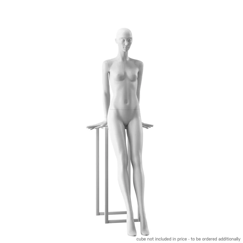 High fashion dames mannequin, wit mat, zittende pose 10