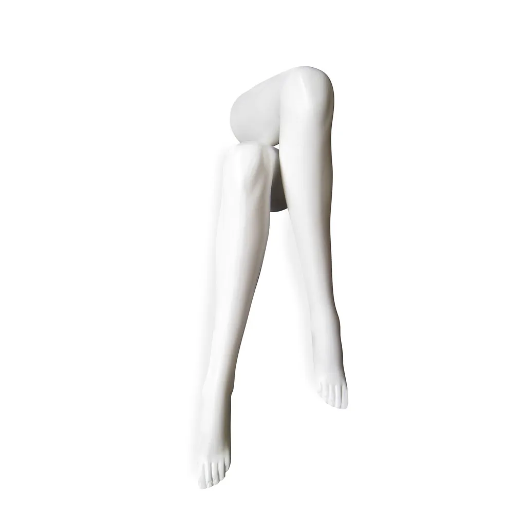 Jambes femme croisées, PS, blanc précoloré