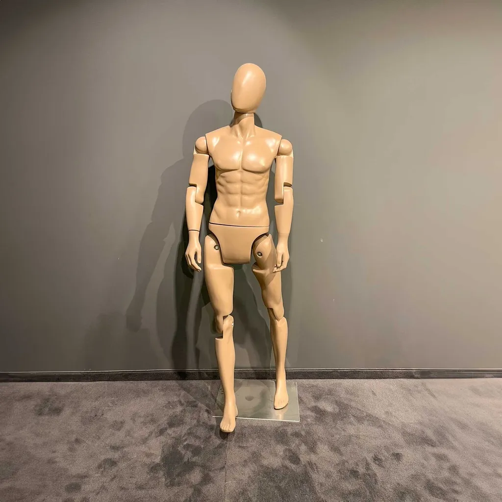 Mannequin homme articulé avec tête d'oeuf