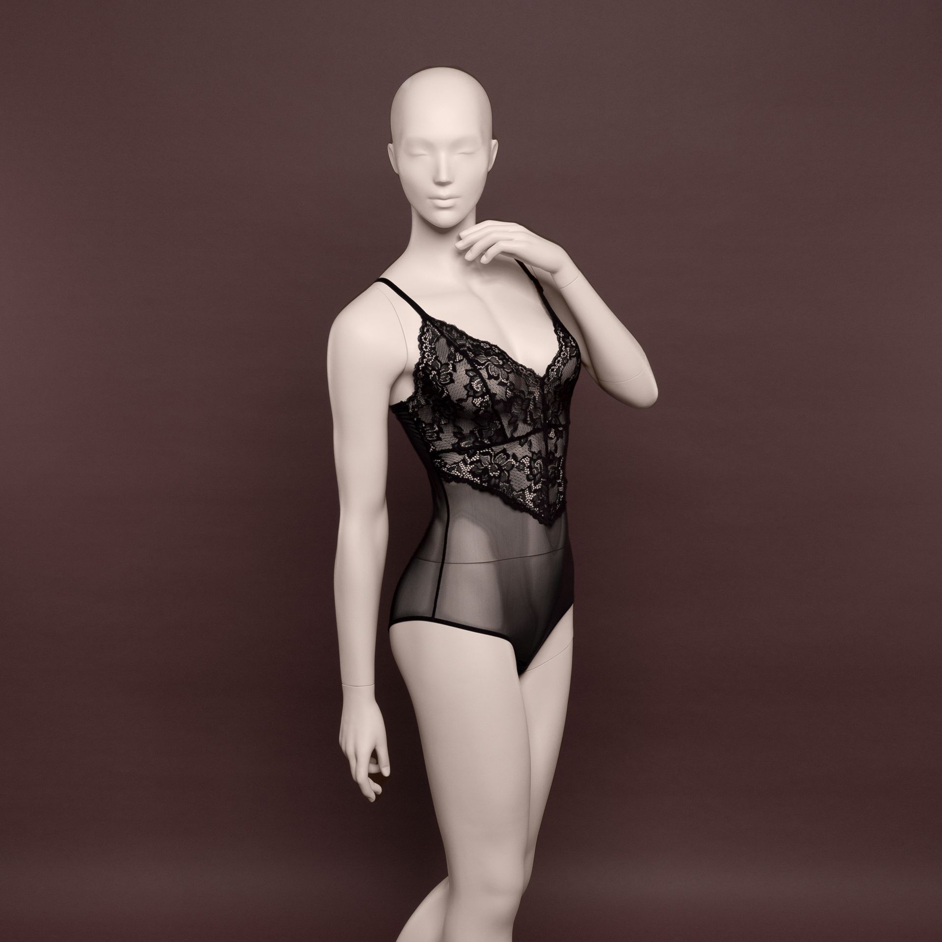 Lingerie mannequin dame B-cup huidskleur staande pose 04B 