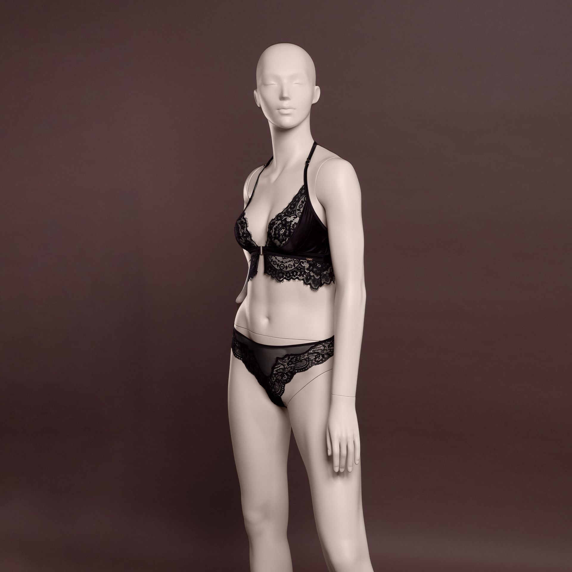 Lingerie mannequin dame B-cup huidskleur staande pose 06B 