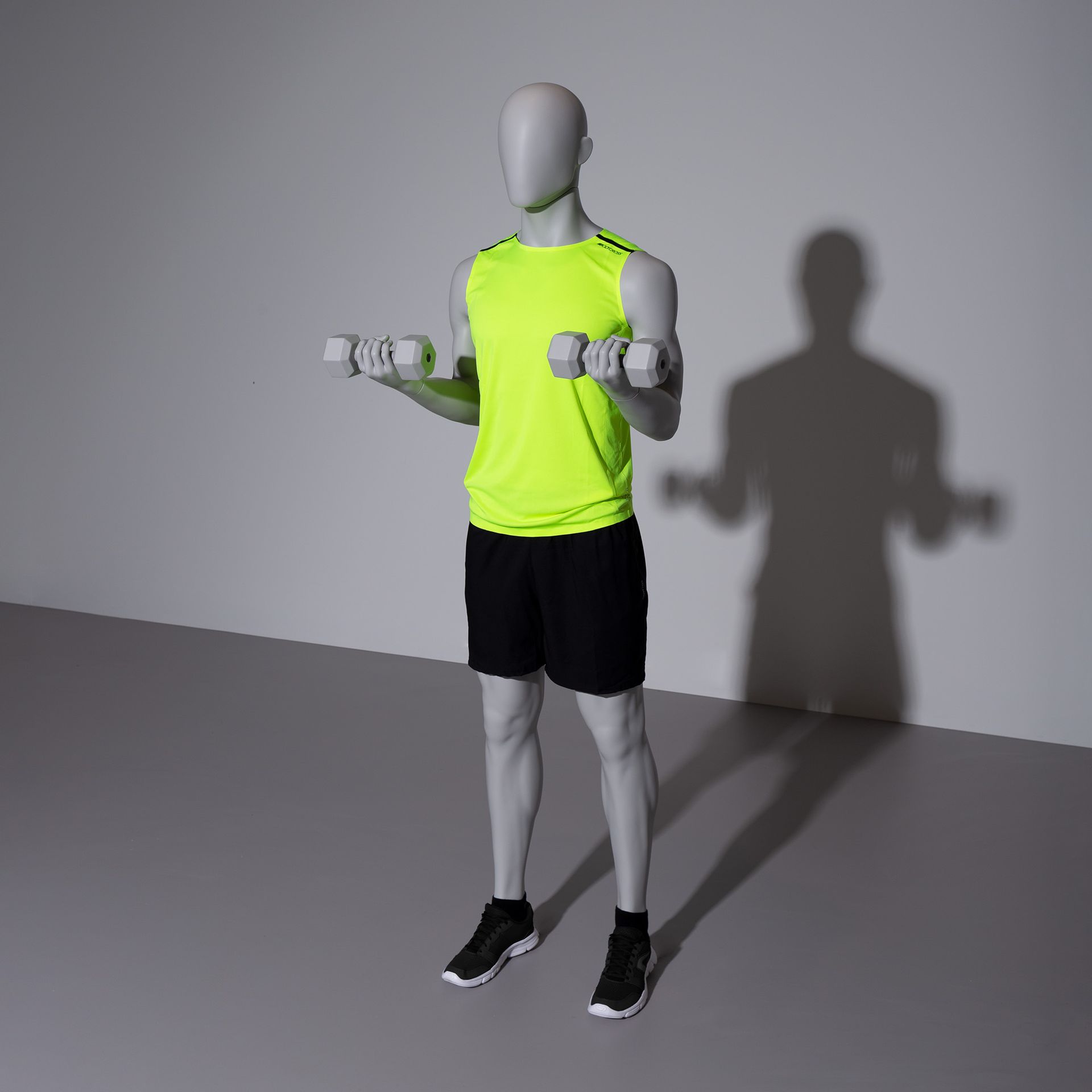 Fitness sport heren mannequin, grijs, abstract hoofd, staande pose 319