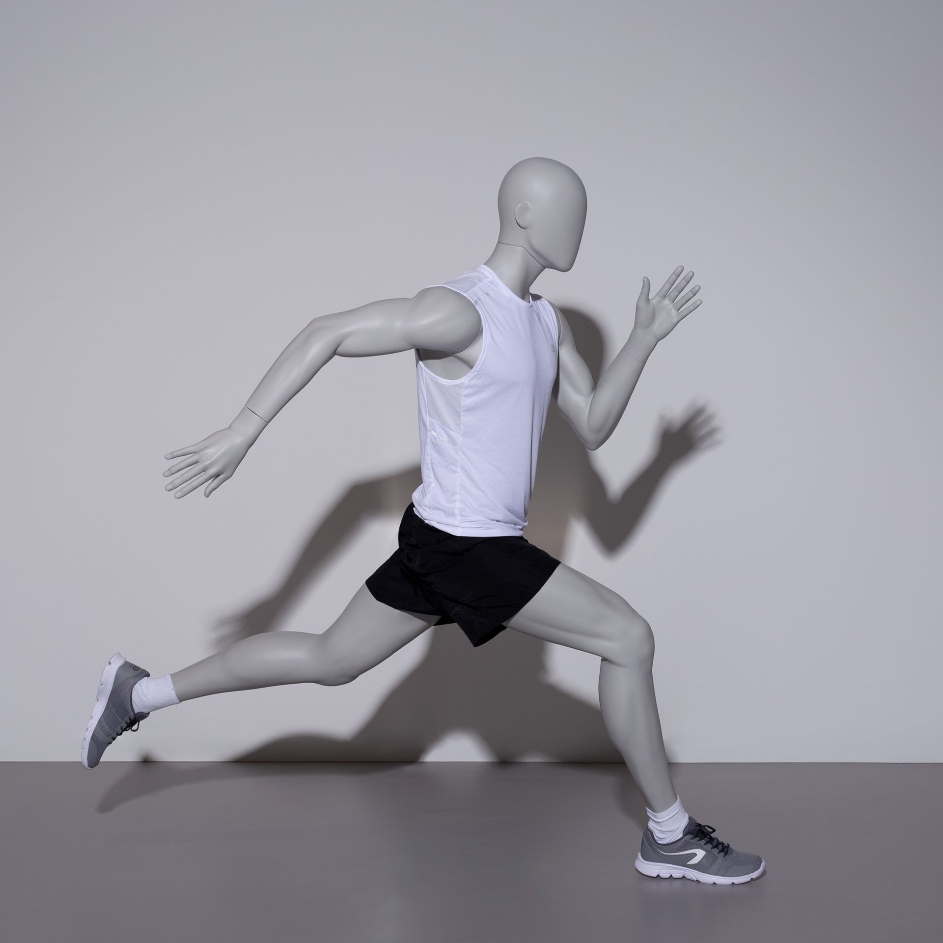 Sprinting sport mannequin, male, grey, abstract head, standing pose 305