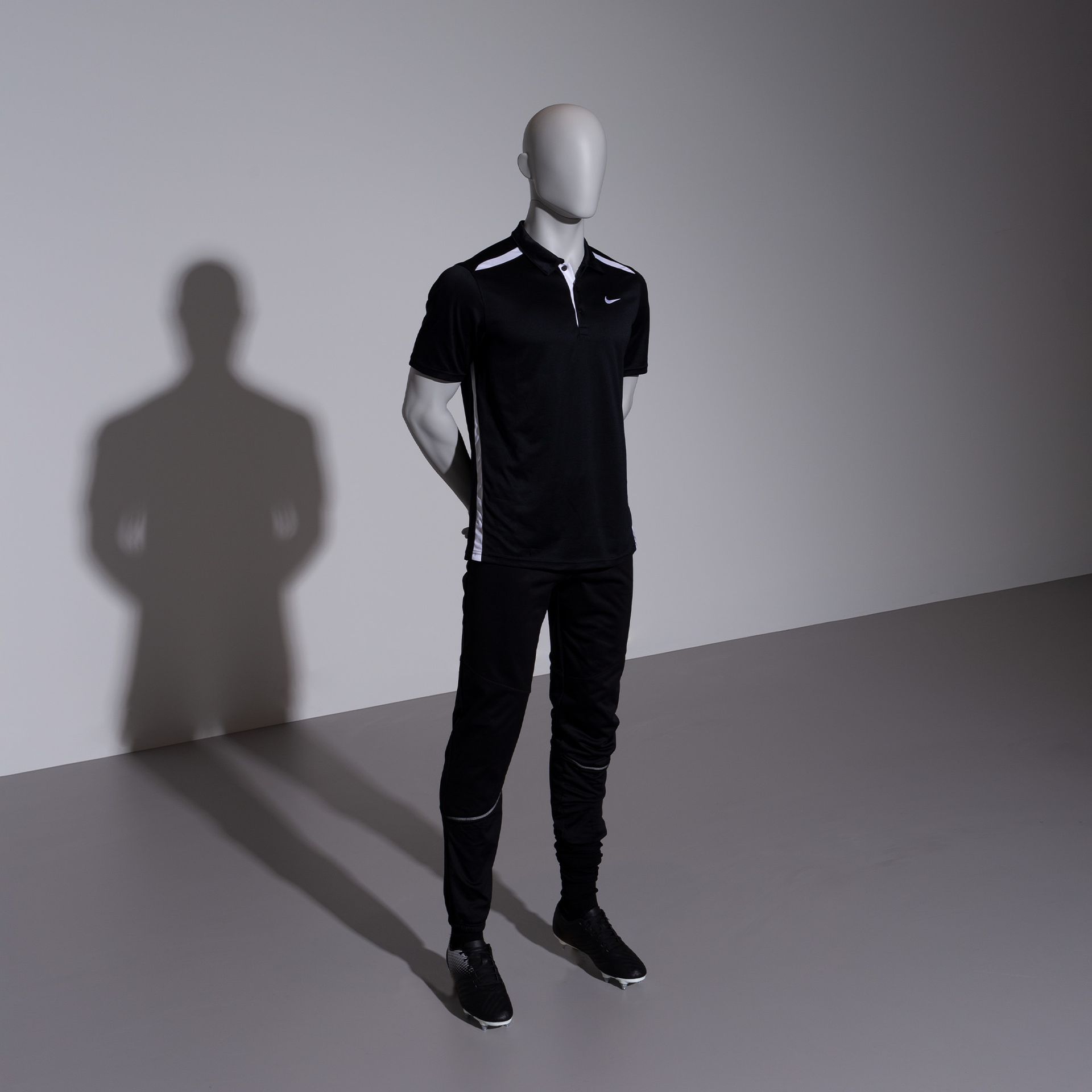 Sport mannequin, male, grey, abstract head, standing pose 310